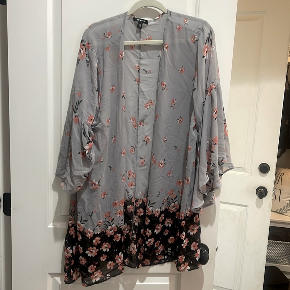 Flower torrid cardigan with flowers